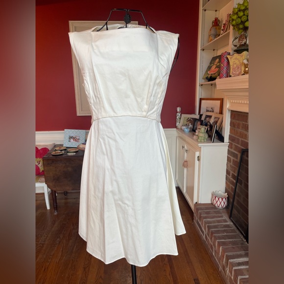 French Connection, White Dress, Size-6 - Picture 1 of 4
